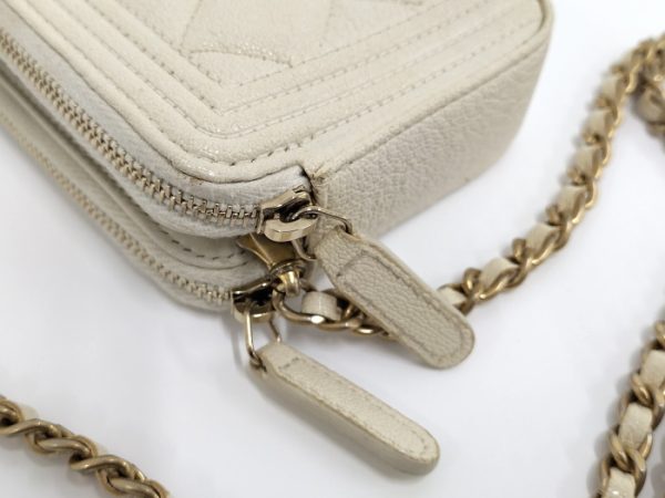 2000111259200196 7 Chanel Chain Shoulder Bag Boy Leather White Crossbody