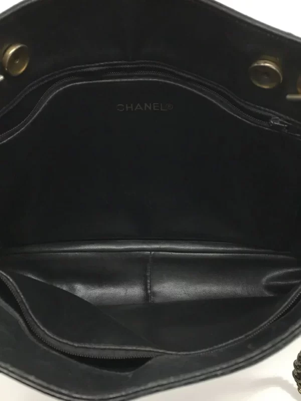 2340250295862 06 CHANEL Chain Tote Leather Coco Mark Charm Matelasse Bag Black