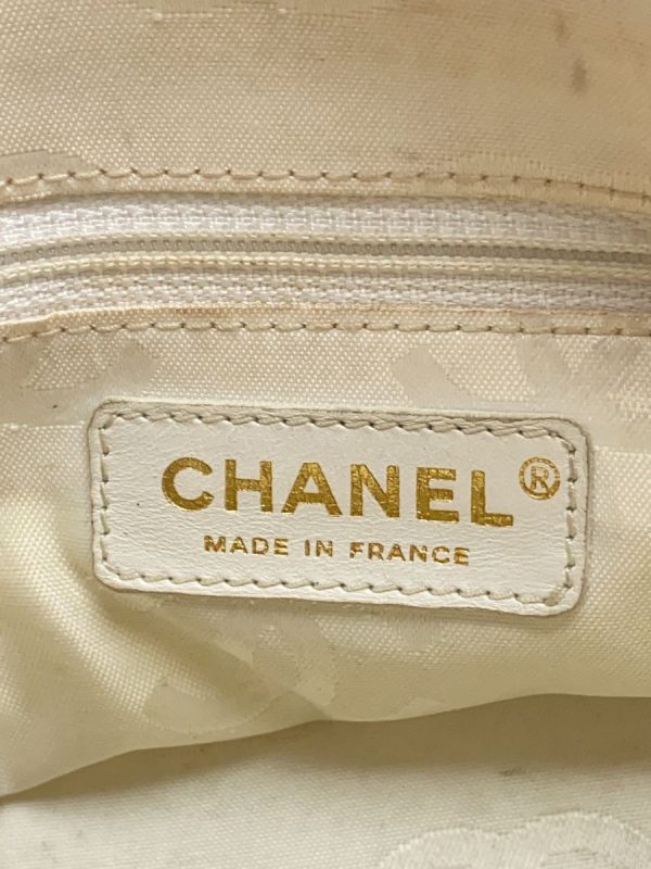 5 Chanel Caviar Skin Shoulder Bag Leather White