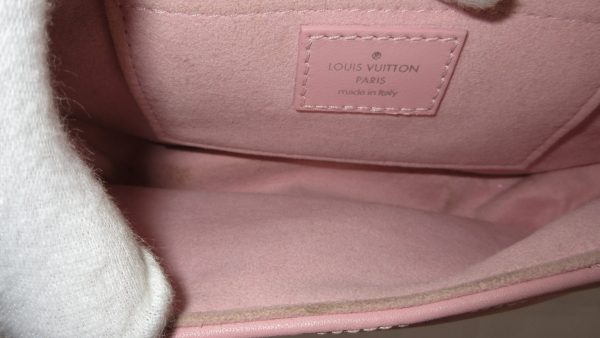 9 Louis Vuitton Taurillon New Wave Chain Shoulder Bag Pink