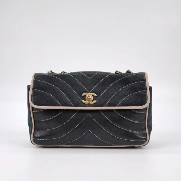 Chanel Chanel Chevron Flap Bag in Quilted Lambskin Leather with Gold tone Hardware