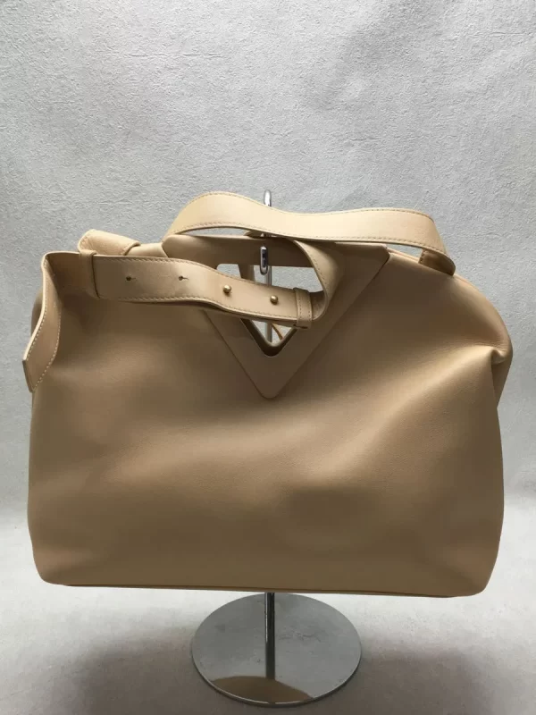 2300036542948 03 BOTTEGA VENETA Point Leather Shoulder Bag Beige