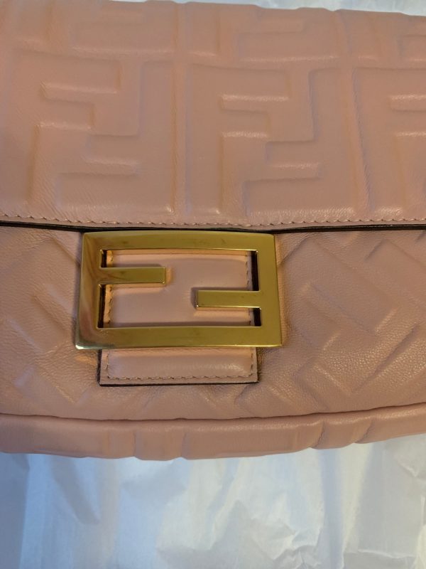 462201FF 2D1A 4948 AF32 25E640C2C92B FENDI Baguette Rosa Bourbon Pink Leather 3D FF Motif Crossbody bag