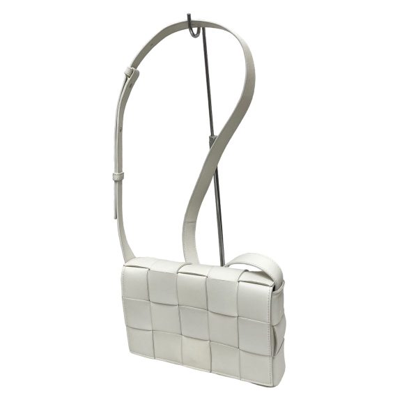 8005001053033 1 Bottega Veneta Cassette Intrecciato Leather Bag White