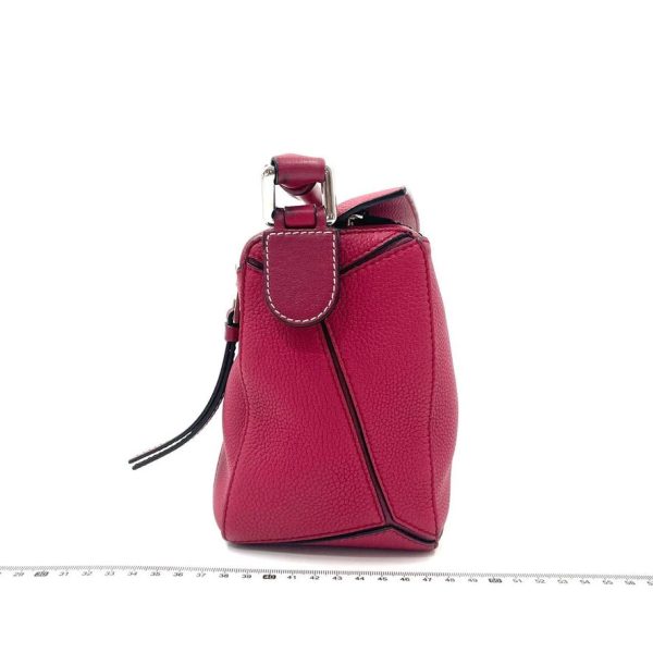 8A56709E 03AB 43F0 BB9B 4140DE671CF4 1 105 c Loewe Puzzle bag small raspberry pink leather