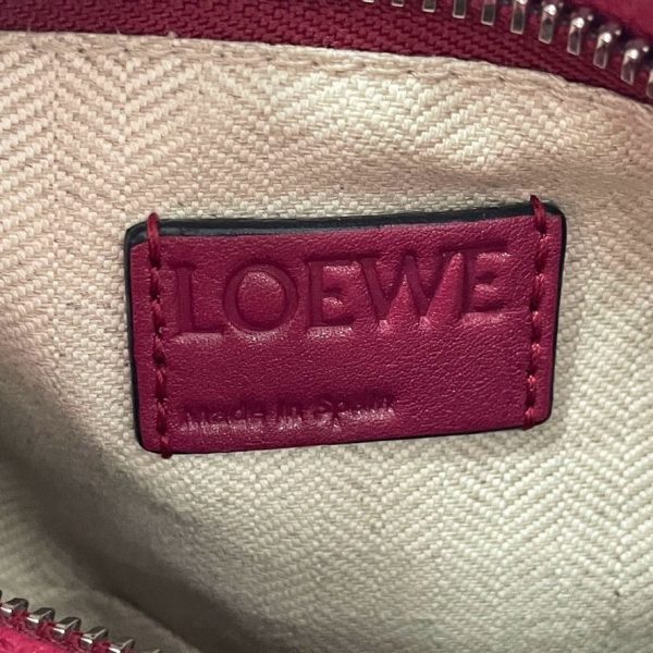 8B045DE2 8B06 4D1E A21B C3D5E2EFCF02 1 105 c Loewe Puzzle bag small raspberry pink leather