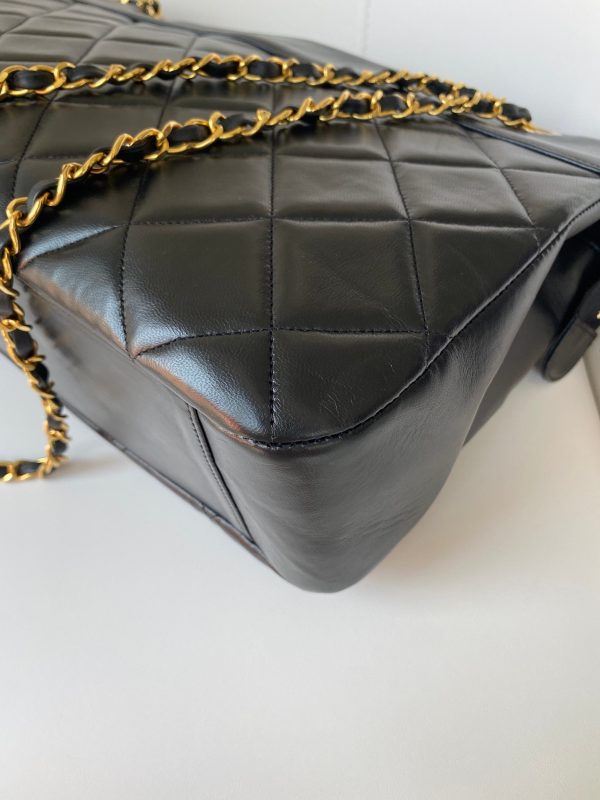 image 1e3c88c5 00d3 4cea 9b8b a83ee85077bd Chanel Matelasse Chain Shoulder Womens Leather Shoulder Bag Black