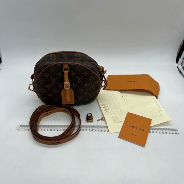 NA Louis Vuitton Boîte Chapeau Souple Leather Crossbody Bag MM
