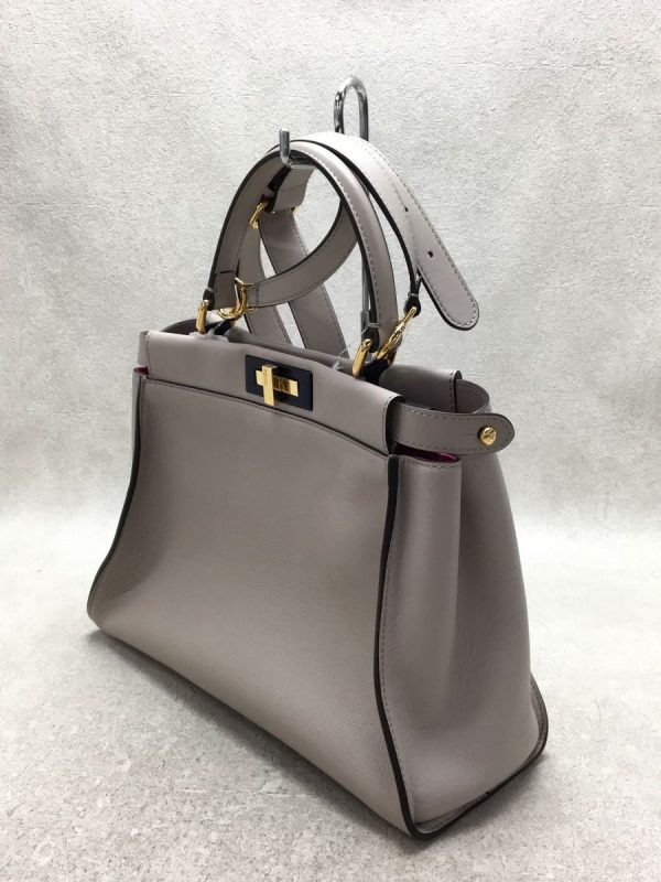 2300035501137 02 FENDI Peekaboo Leather Bag