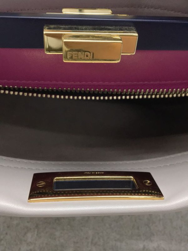 2300035501137 06 FENDI Peekaboo Leather Bag