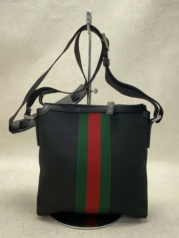 2300039242265 03 GUCCI Sherry Shoulder Bag