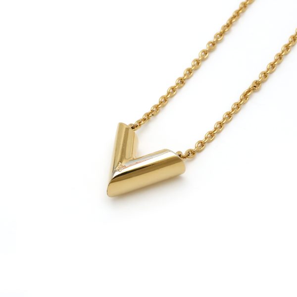 3 Louis Vuitton Essential V Necklace Pendant GP Gold