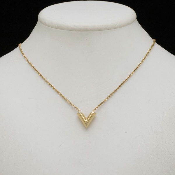 6 Louis Vuitton Essential V Necklace Pendant GP Gold