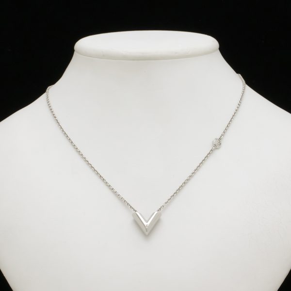 6 Louis Vuitton Necklace Essential Pendant Silver