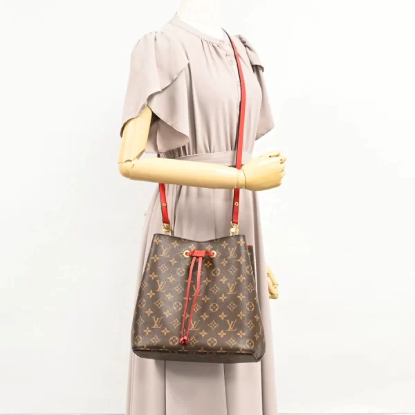 6103671 6 Louis Vuitton Neo Noe shoulder bag M44021 Coquelicot