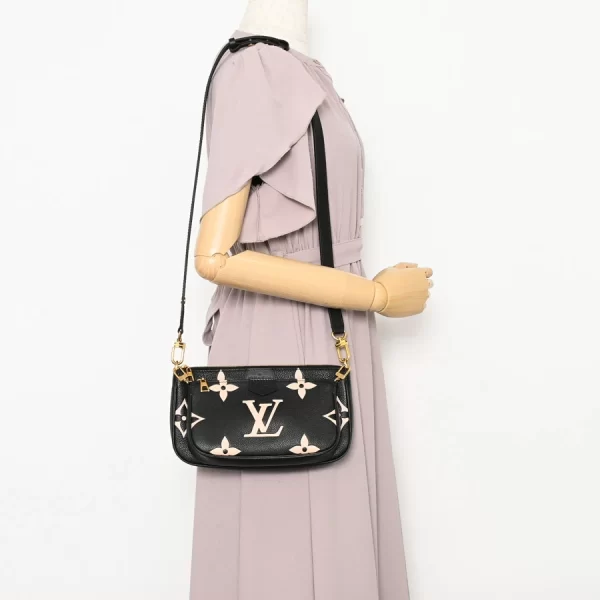 6106044 6 Louis Vuitton Multi Pochette Accessoire Shoulder Bag M45777 BlackBeige