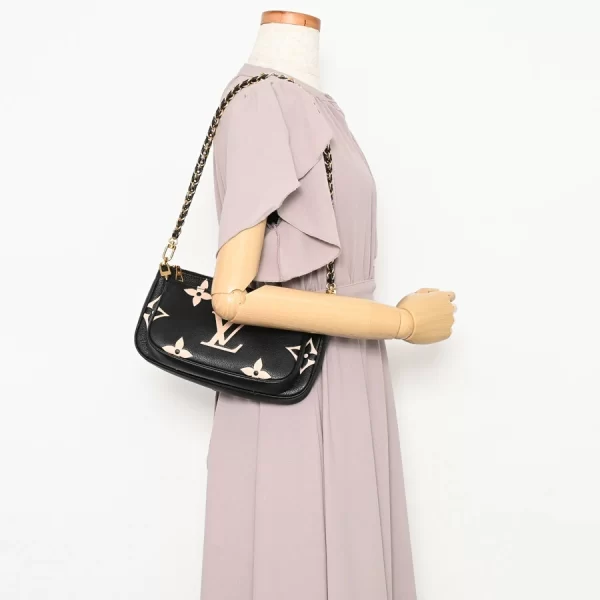 6106044 7 Louis Vuitton Multi Pochette Accessoire Shoulder Bag M45777 BlackBeige