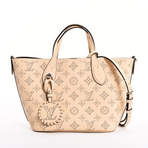 6112125 1 Louis Vuitton Avenue Sling Bag Shoulder Bag Crossbody Bag Taiga Noir Black
