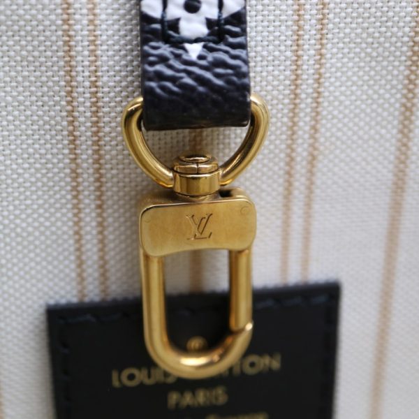 10 Louis Vuitton On the Go GM Monogram Jungle Ivory White Orange Handbag Shoulder Bag
