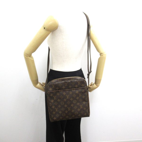 2101217845236 5 Louis Vuitton Trotter Bobur Shoulder Bag Brown