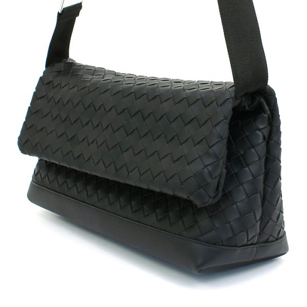 220208 bg4 1 5 Bottega Veneta Shoulder Bag Black