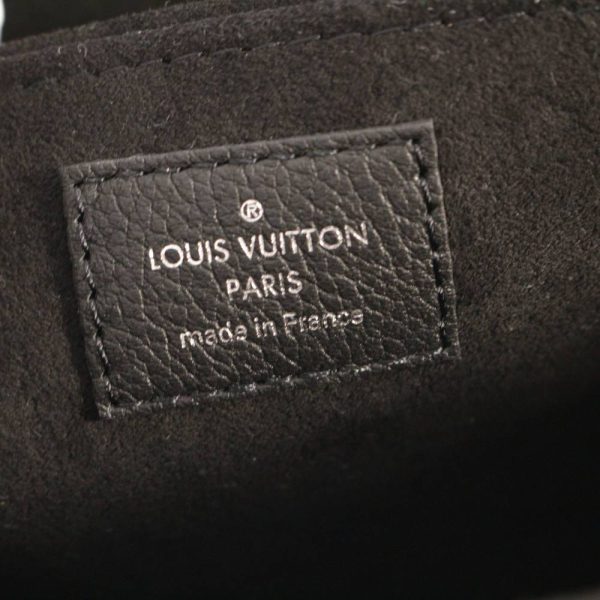 7 Louis Vuitton Taurillon My Lock Me Shoulder Bag Noir Beige