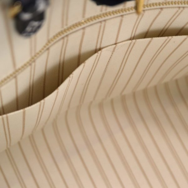 8 Louis Vuitton On the Go GM Monogram Jungle Ivory White Orange Handbag Shoulder Bag