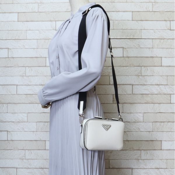 brb10000000122562 2 Prada Shoulder Bag Prada Leather White