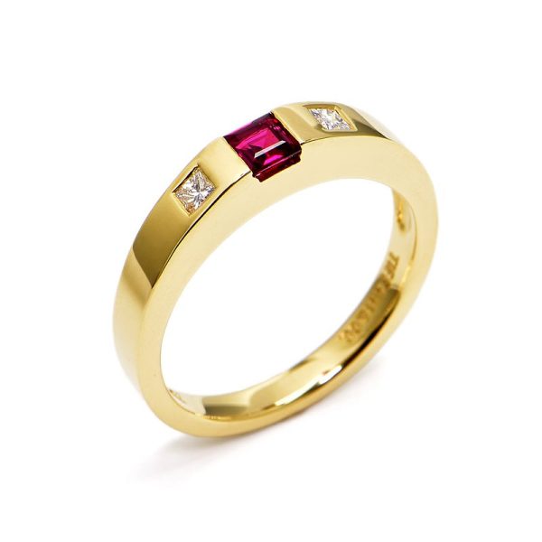 c240900042833 Tiffany Co Ruby Ring Size 95 K18YG 3P Princess Cut Diamond Yellow Gold