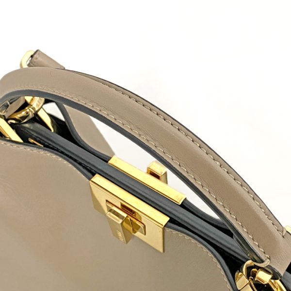 101 6 Fendi Peekaboo Essential gold hardware leather Hand Beige