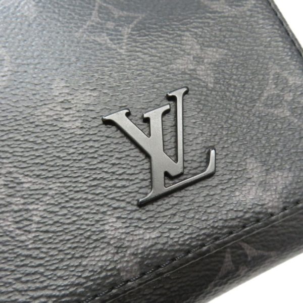 11 Louis Vuitton District PM NM Monogram Eclipse Shoulder bag