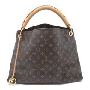 2101217884280 3 Gucci GG Plus Shoulder Bag