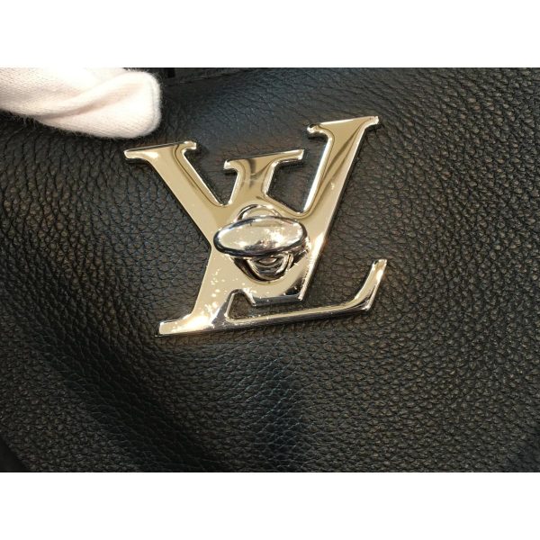 2176100087062 10 Louis Vuitton Lock Me Leather Handbag Black