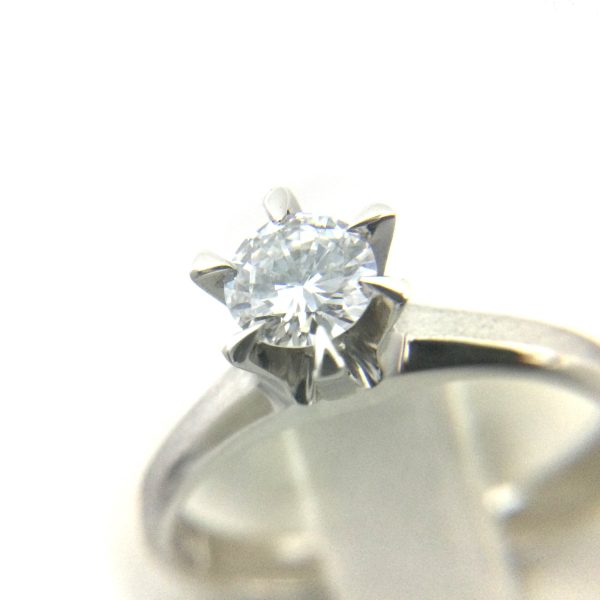 22 1242 7 Platinum 900 Diamond Ring Size 125 Pt900 Vertical Prong Ring Accessories