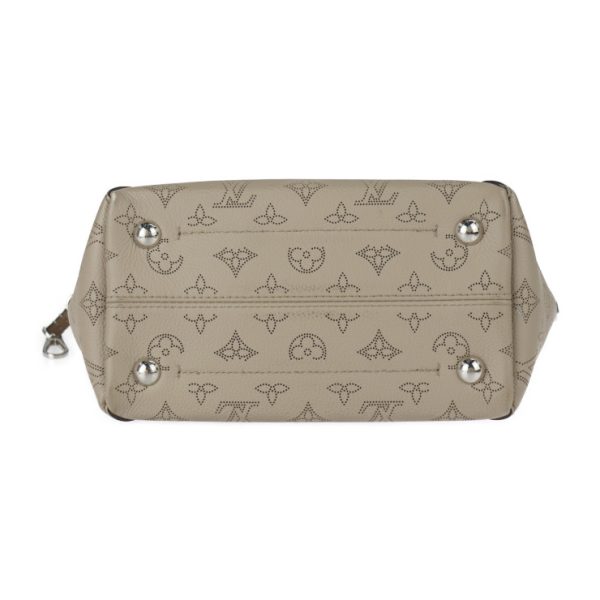 2317043007100 4 Louis Vuitton Hina PM Monogram Mahina Leather 2way Shoulder Bag Galle Beige