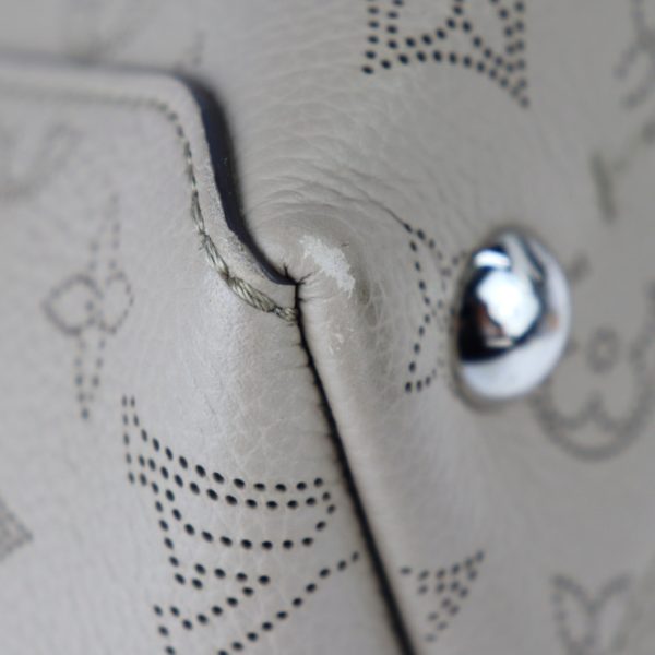 2317043007100 5 Louis Vuitton Hina PM Monogram Mahina Leather 2way Shoulder Bag Galle Beige