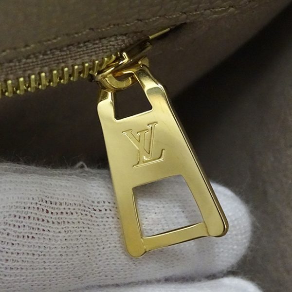 6 Louis Vuitton On the Go MM Monogram Tote Bag Tourterelle Greige