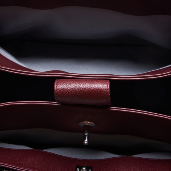 7 Louis Vuitton Lock Me Taurillon Leather Tote Bag NavyRed