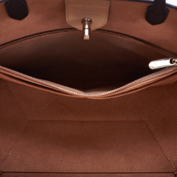 9 Louis Vuitton Lock Me Cabas Calf Leather Tote Bag Beige Noir