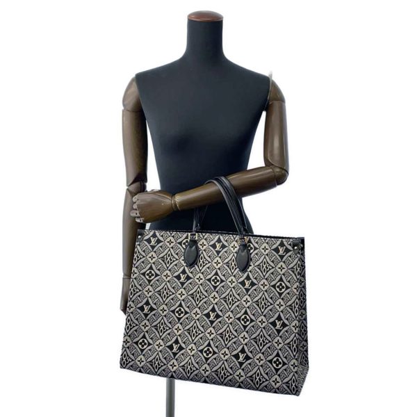 9319608 05 Louis Vuitton On the Go GM Tote Bag Monogram Jacquard Black