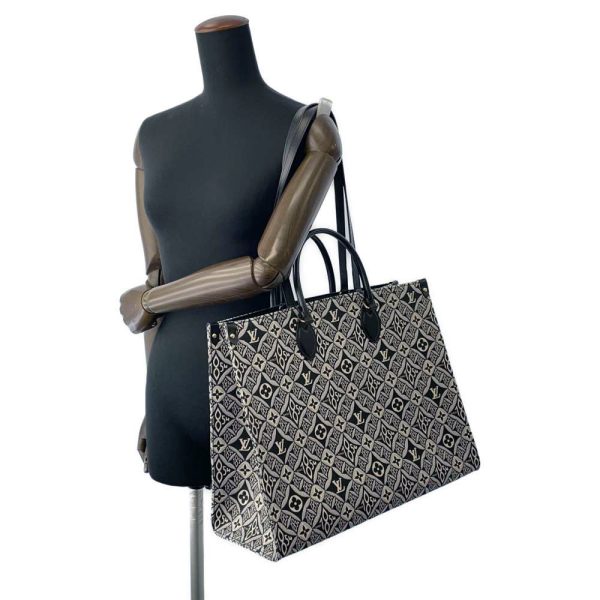 9319608 06 Louis Vuitton On the Go GM Tote Bag Monogram Jacquard Black