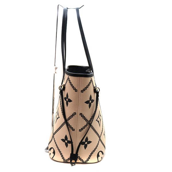 a22 8573 4 Louis Vuitton Neverfull MM Monogram Tote Bag Beige