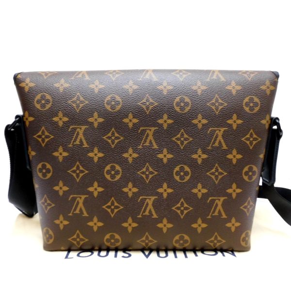 dz772097 d2 Louis Vuitton Monogram Canvas Magnetic Messenger Bag Brown