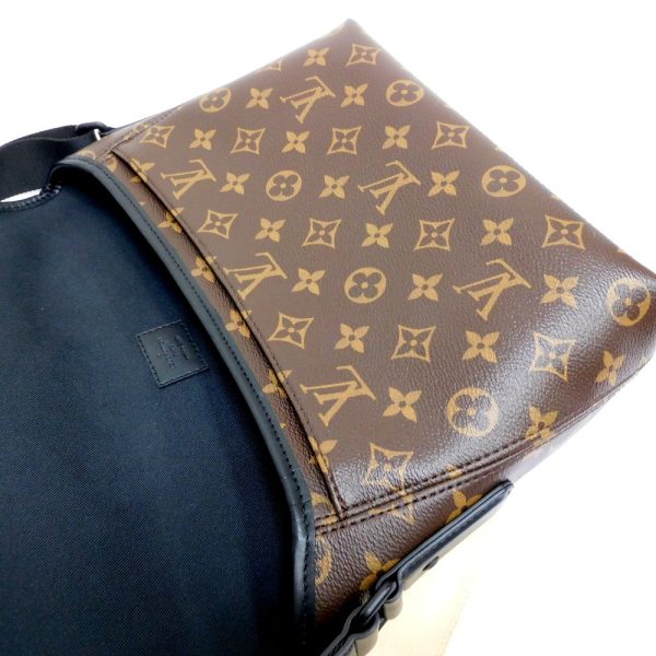 dz772097 d4 Louis Vuitton Monogram Canvas Magnetic Messenger Bag Brown