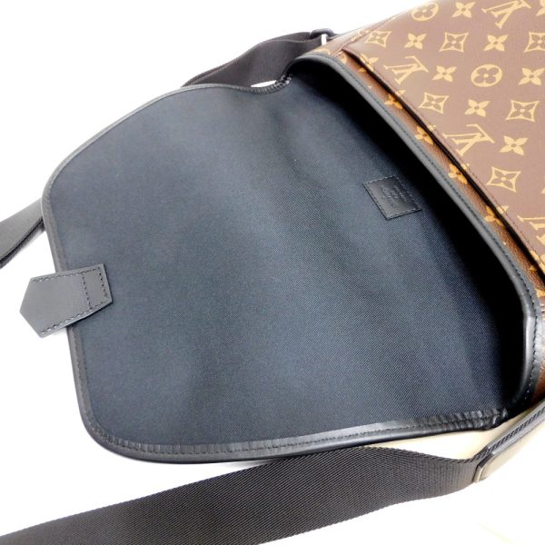 dz772097 d5 Louis Vuitton Monogram Canvas Magnetic Messenger Bag Brown