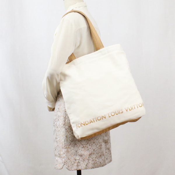 flv0000000572011 b LOUIS VUITTON Museum tote bag White