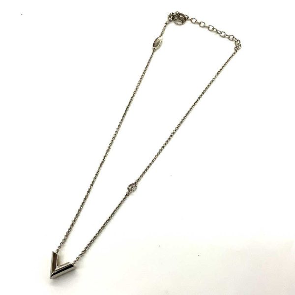 imgrc0079551979 Louis Vuitton Necklace Essential V line Metallic Silver Fashionable