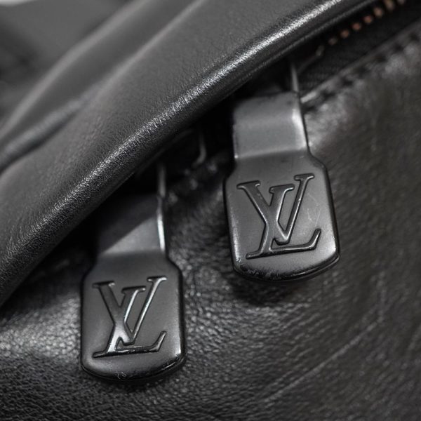 imgrc0093519053 Louis Vuitton M46036 Discovery Bum PM Body Bag