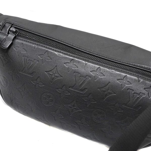 imgrc0093519057 Louis Vuitton M46036 Discovery Bum PM Body Bag