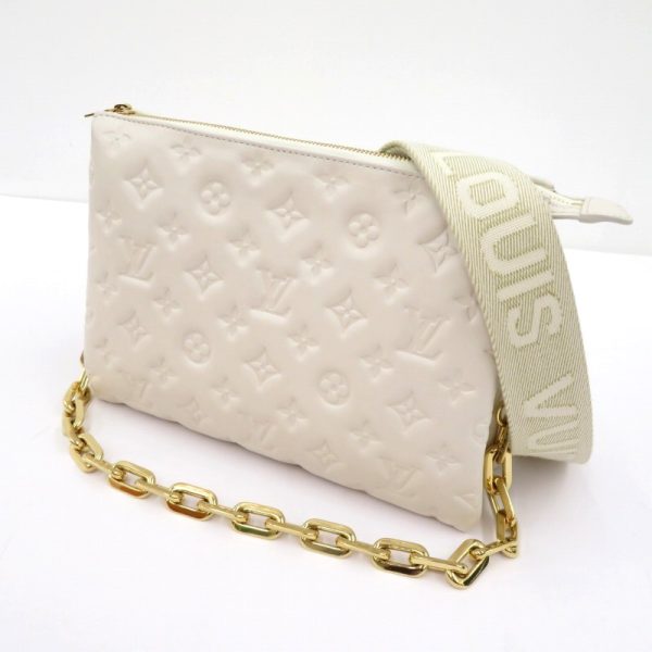 imgrc0099093421 Louis Vuitton Coussin PM Lambskin Shoulder Bag Ivory